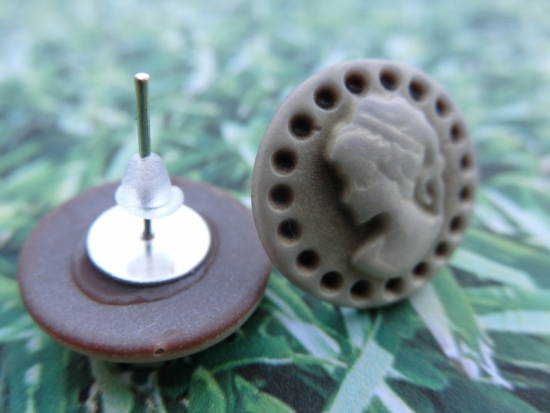 Frauenkopf Ohrstecker Barock Perücke